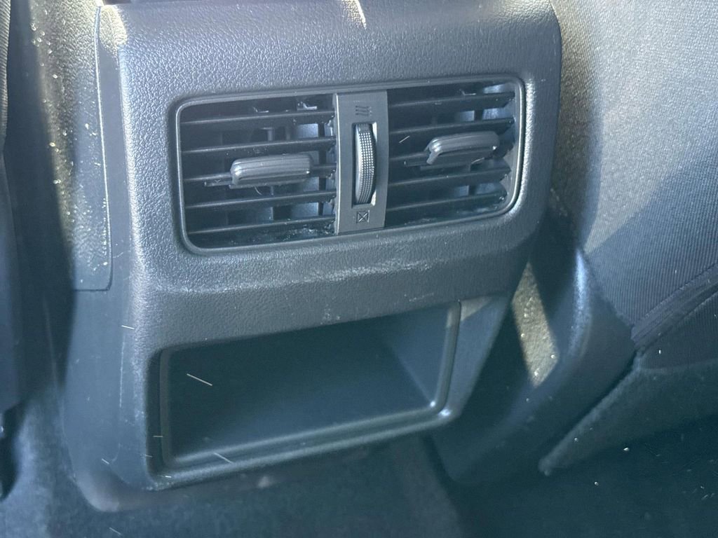 Used 2023 Nissan Rogue S image 9