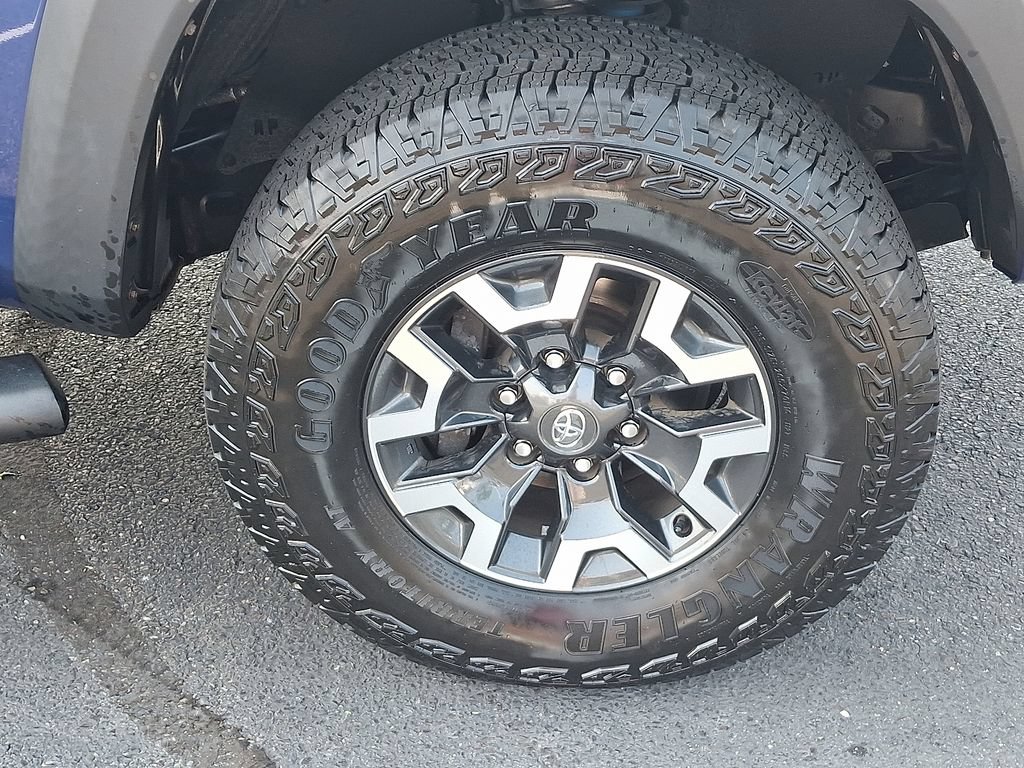 Used 2022 Toyota Tacoma TRD Off-Road AWD/4WD image 8