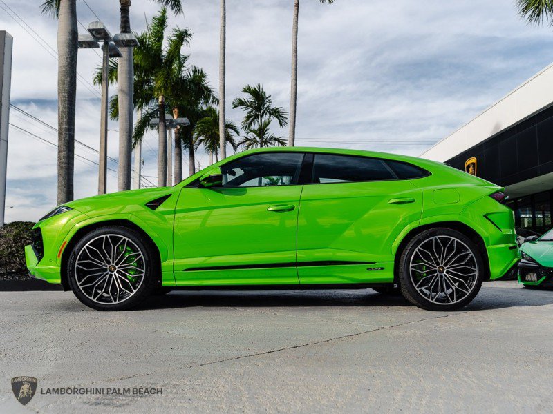 Used 2025 Lamborghini Urus SE AWD/4WD image 2