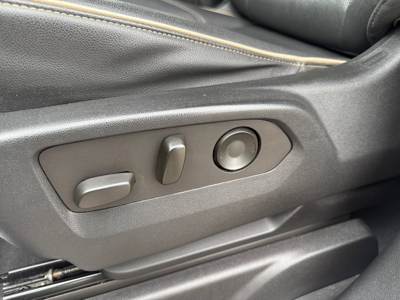 Used 2018 GMC Yukon Denali AWD/4WD image 13