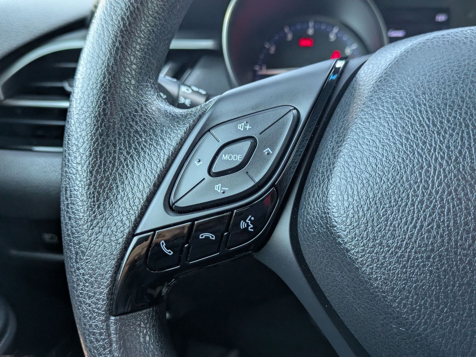 Used 2019 Toyota C-HR LE FWD image 15