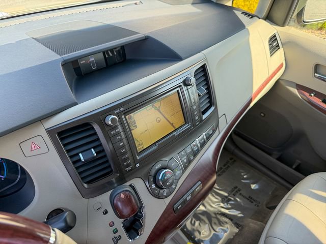 Used 2014 Toyota Sienna Limited w/ Limited Premium Package image 21