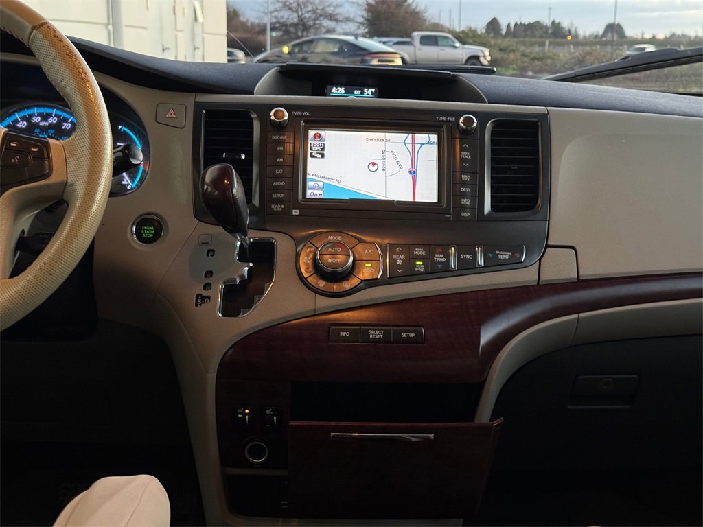 Used 2014 Toyota Sienna XLE image 17