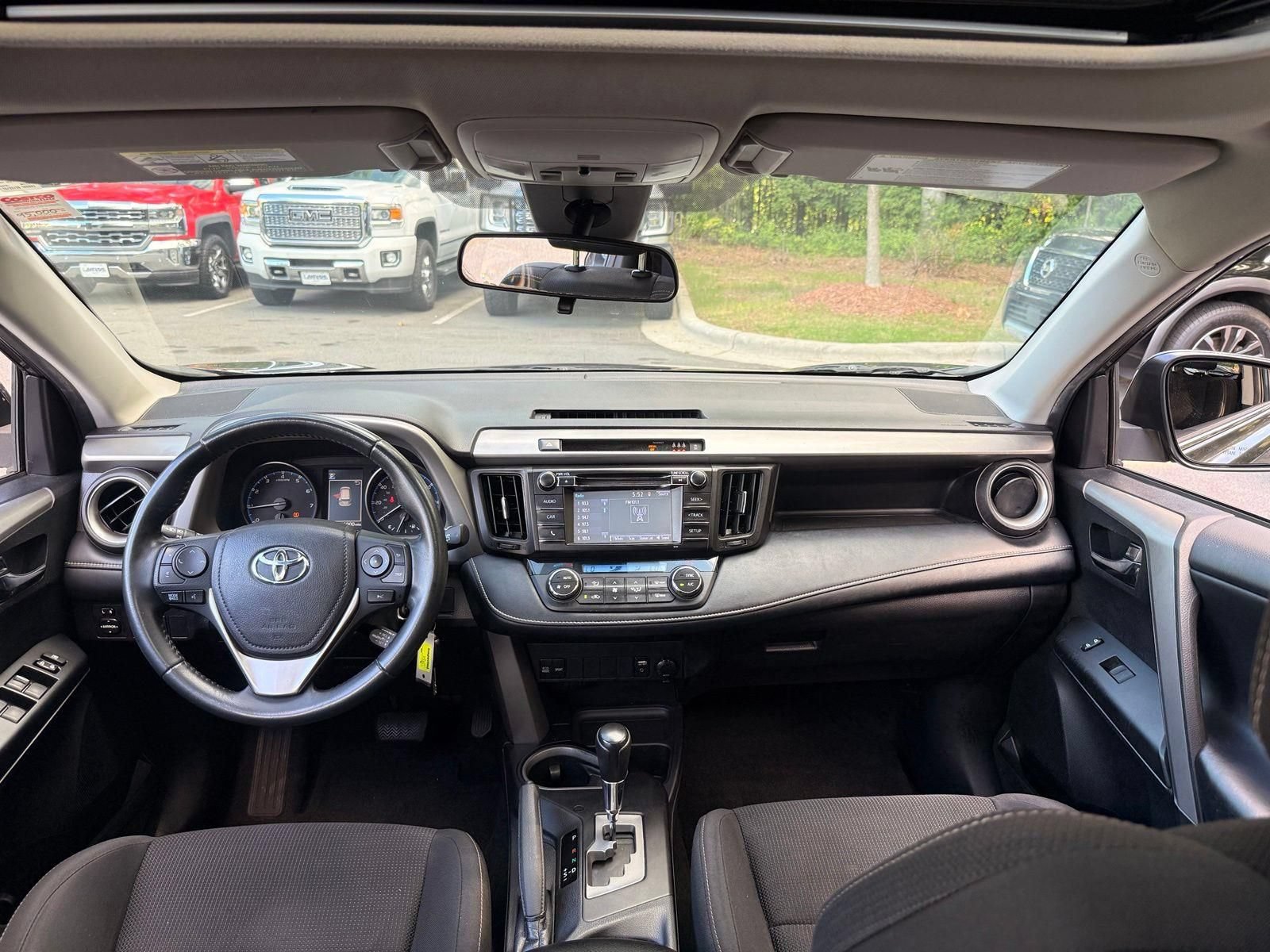 Used 2018 Toyota RAV4 XLE AWD/4WD image 31