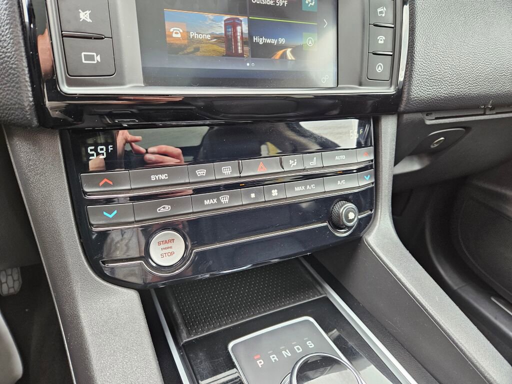 Used 2017 Jaguar F-PACE Premium AWD/4WD image 24