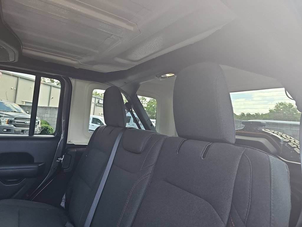 Used 2025 Jeep Wrangler Unlimited Rubicon AWD/4WD image 16