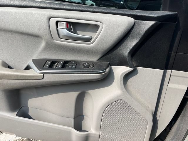 Used 2016 Toyota Camry LE FWD image 13