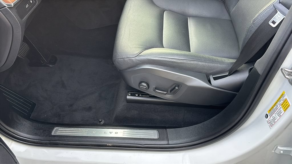 Certified 2025 Volvo XC90 T8 Plus w/ Protection Package AWD/4WD image 25