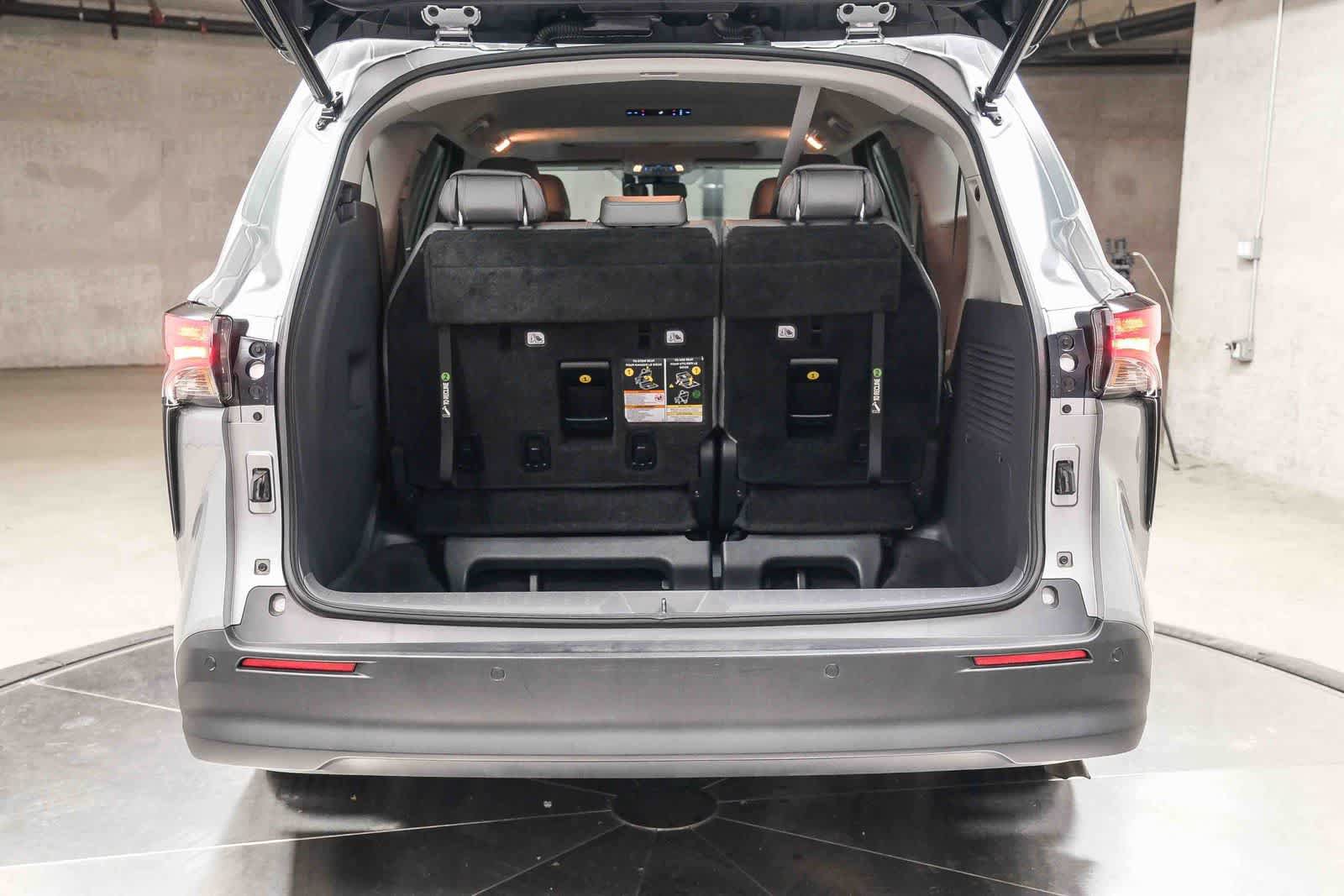 Used 2021 Toyota Sienna XLE FWD image 30
