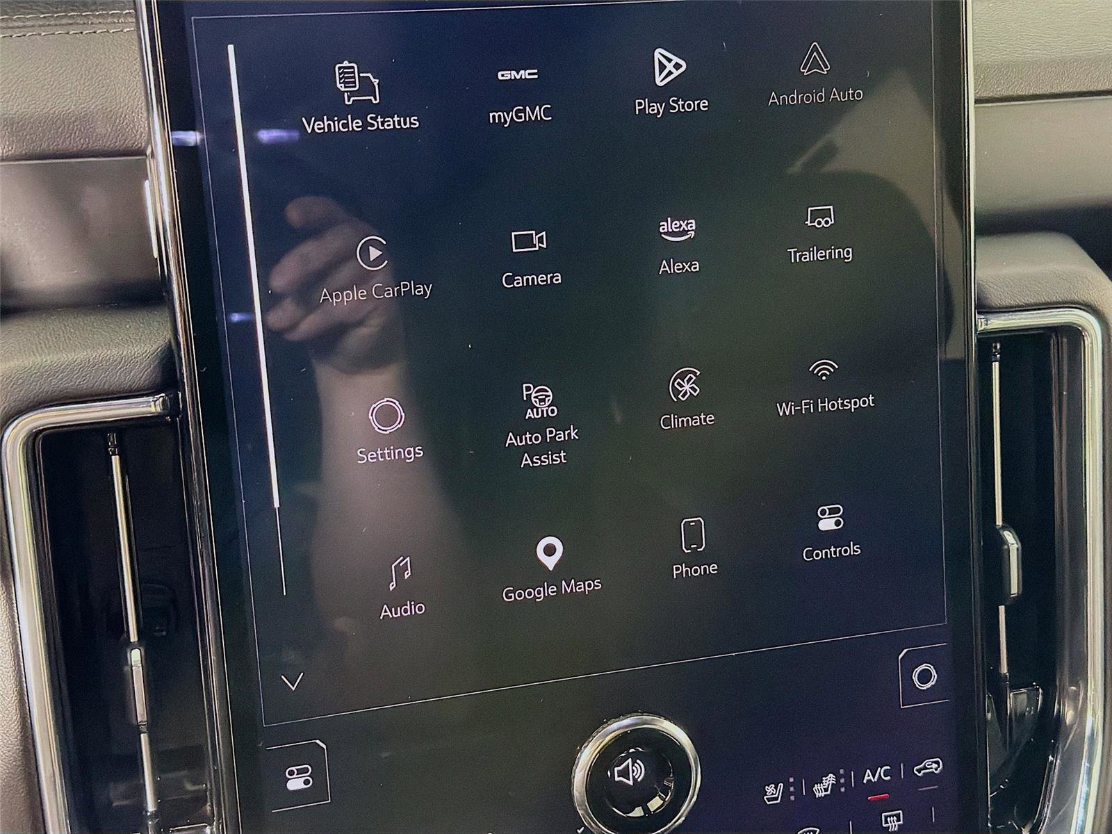 Used 2025 GMC Yukon Denali AWD/4WD image 14