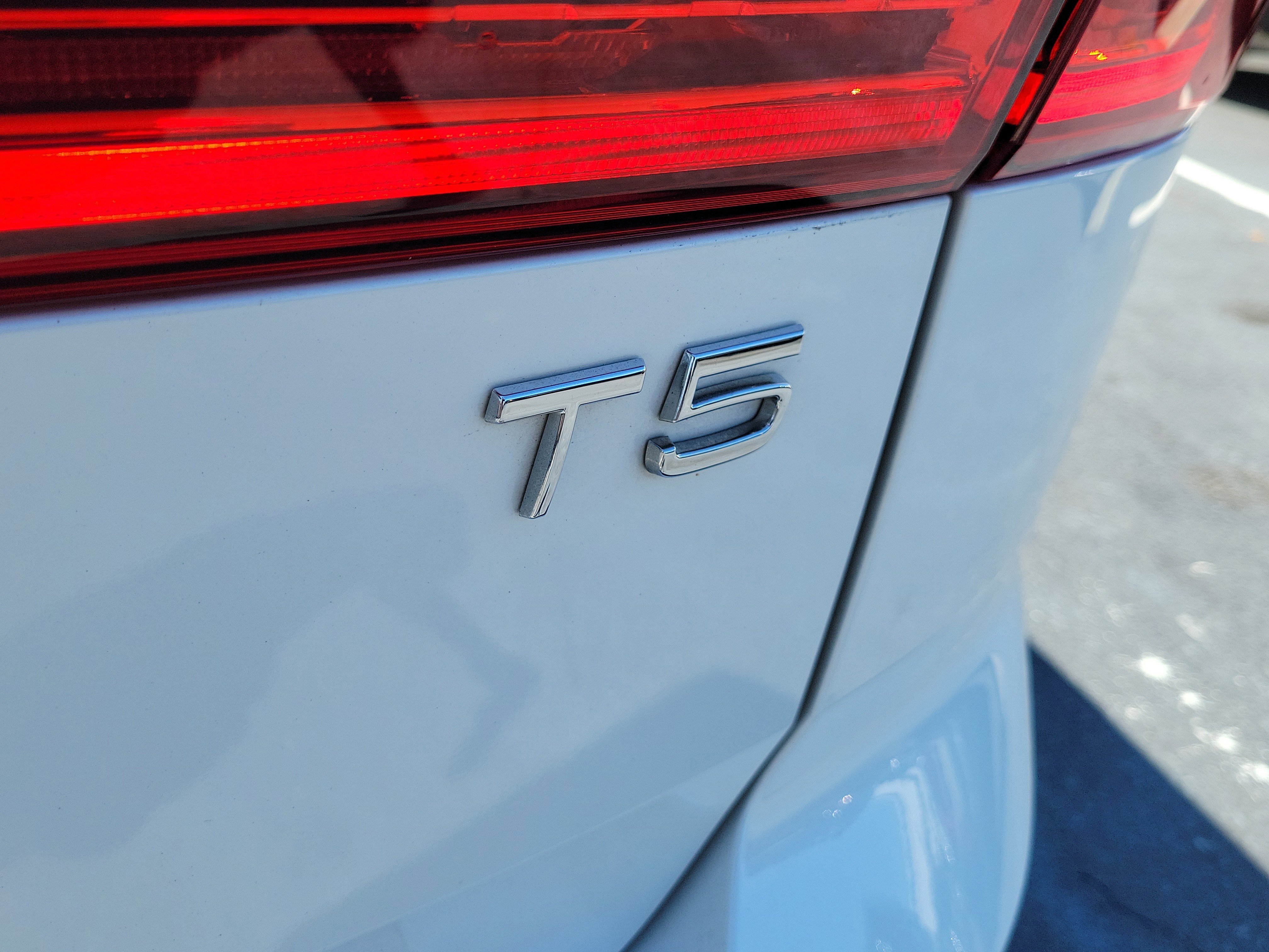 Used 2021 Volvo XC60 T5 Inscription FWD image 9