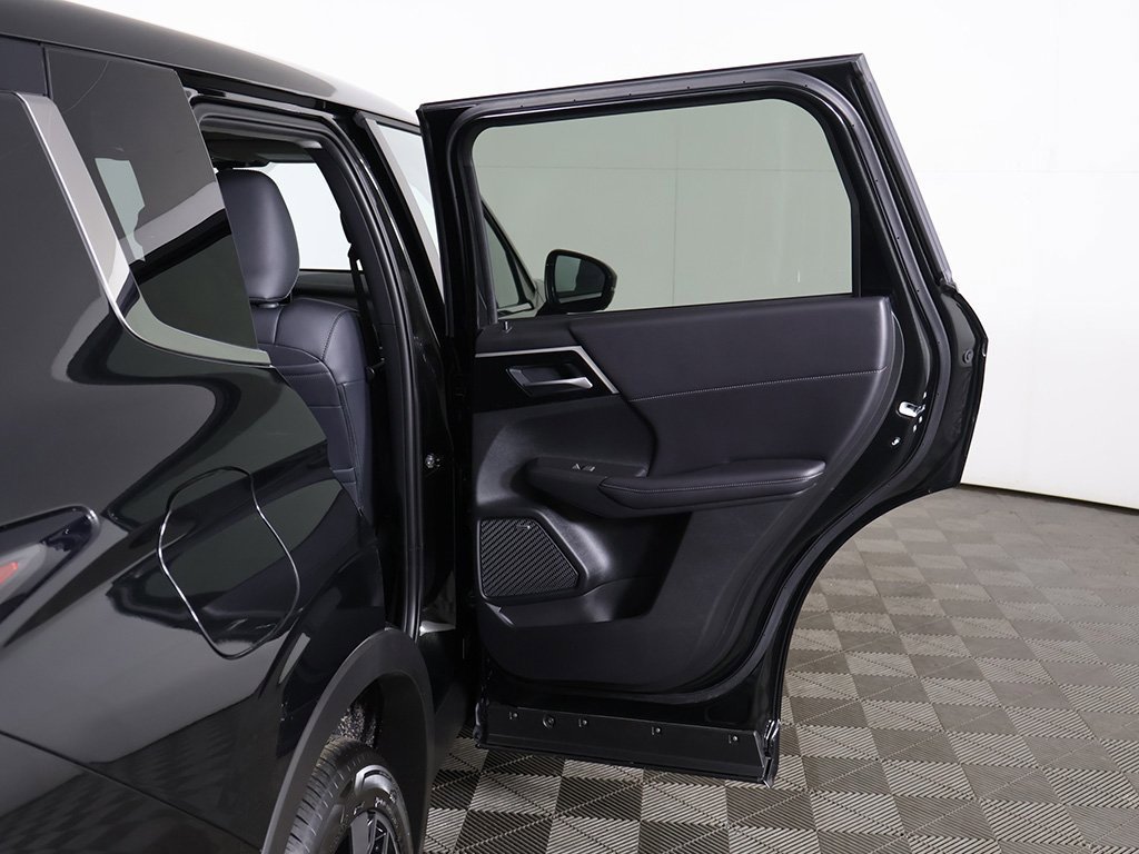 New 2025 Mitsubishi Outlander SE image 24