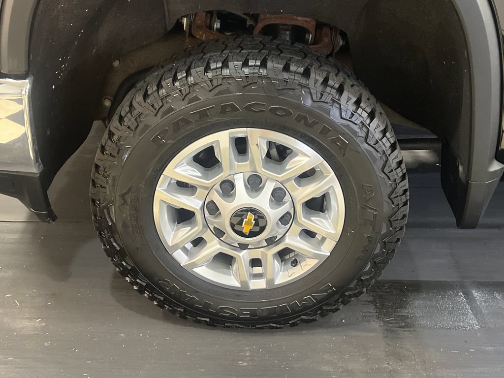 Used 2020 Chevrolet Silverado 2500 LT AWD/4WD image 5