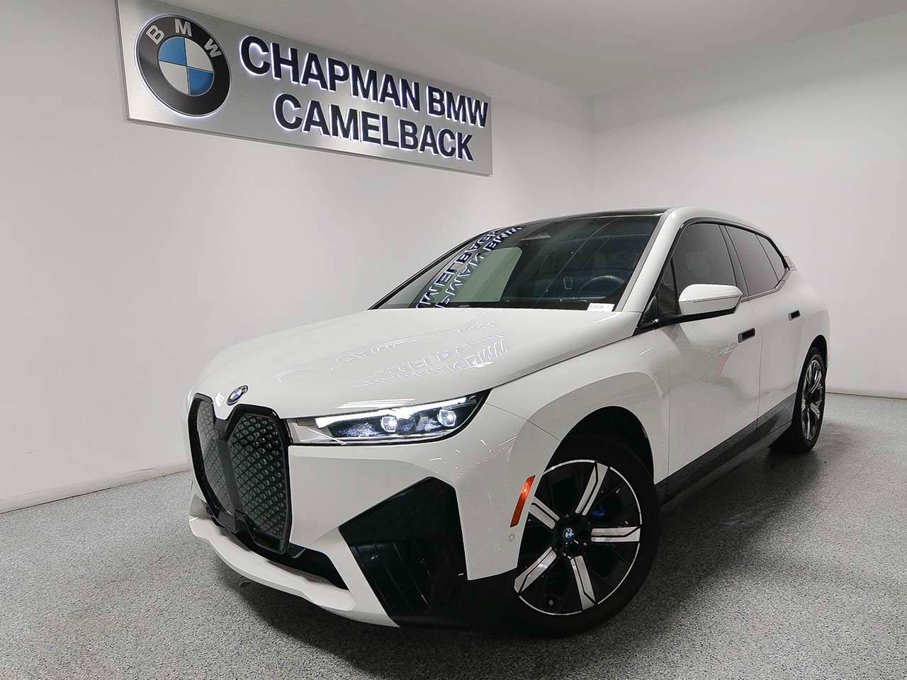 Used 2024 BMW iX xDrive50 w/ Premium Package AWD/4WD image 1