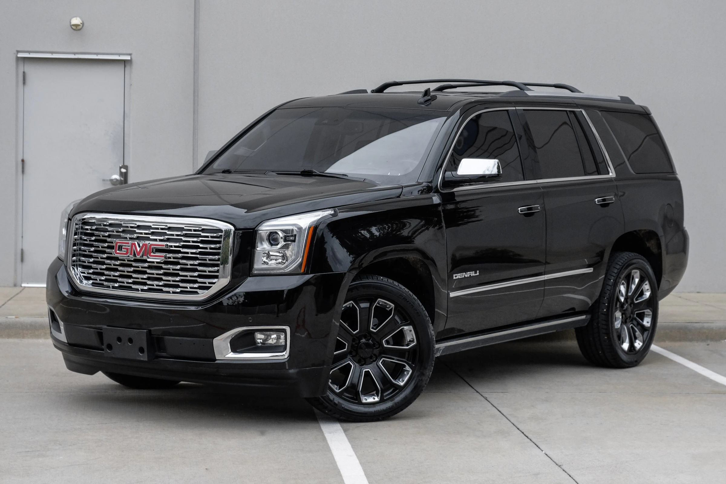 Used 2019 GMC Yukon Denali w/ Denali Ultimate Black Edition AWD/4WD image 7