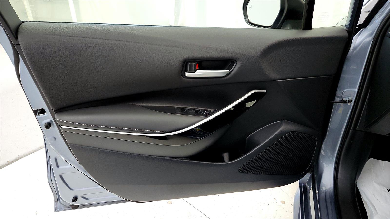 Certified 2025 Toyota Corolla XLE image 22