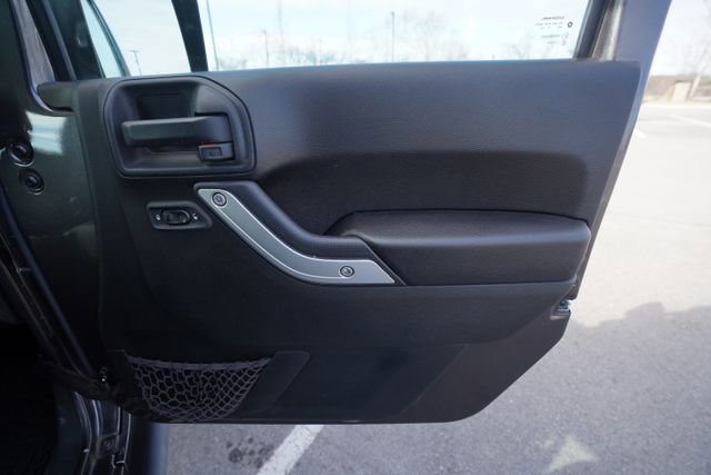 Used 2016 Jeep Wrangler Unlimited Rubicon w/ Connectivity Group image 21
