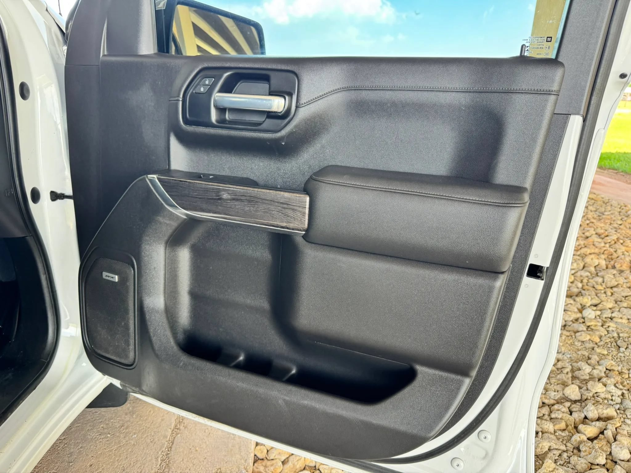 Used 2021 Chevrolet Silverado 1500 LTZ w/ LTZ Convenience Package II AWD/4WD image 25