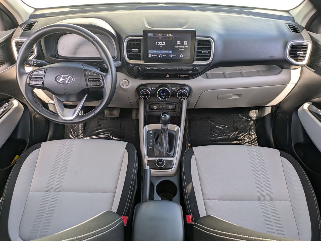 Used 2025 Hyundai Venue SEL image 25