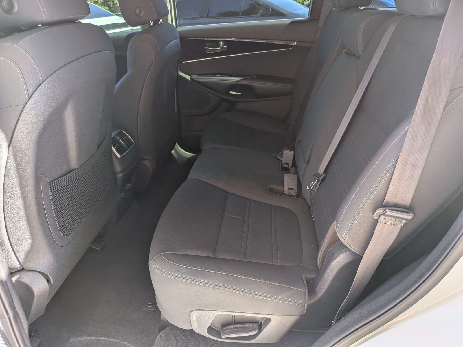 Used 2020 Kia Sorento S FWD image 12