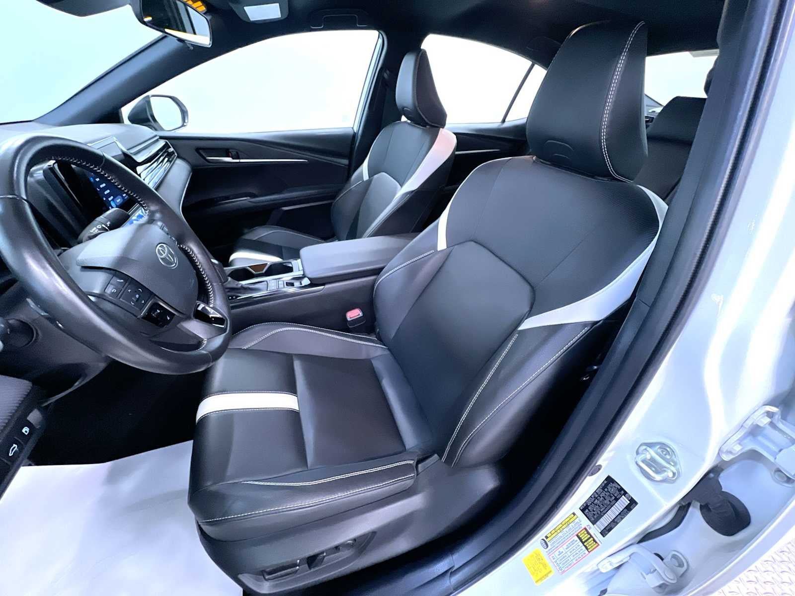 Used 2025 Toyota Camry SE FWD image 14
