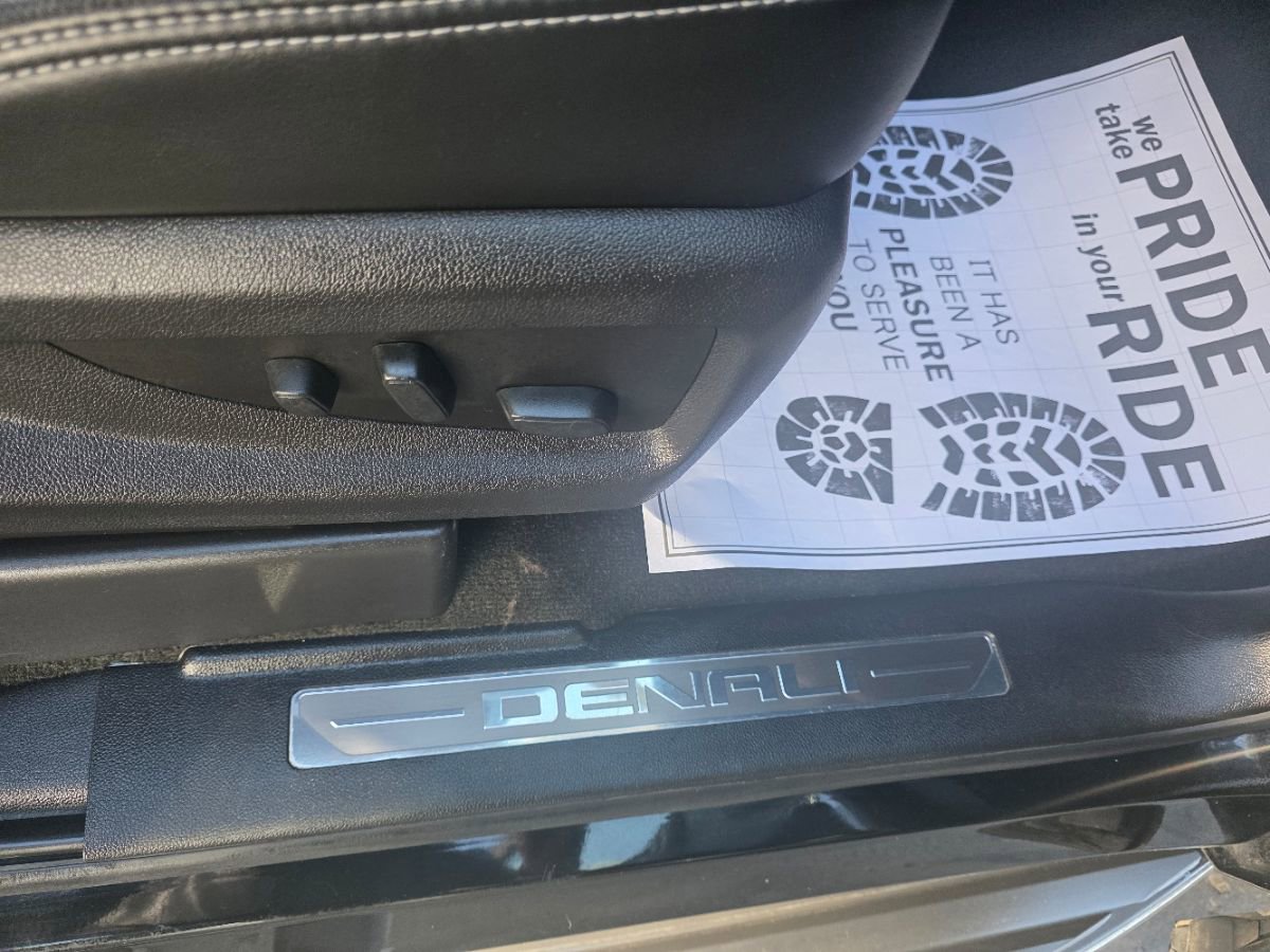 Used 2018 GMC Yukon XL Denali image 23