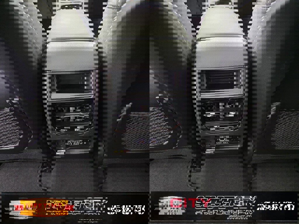 New 2025 Jeep Grand Cherokee Limited w/ Black Appearance Package image 30