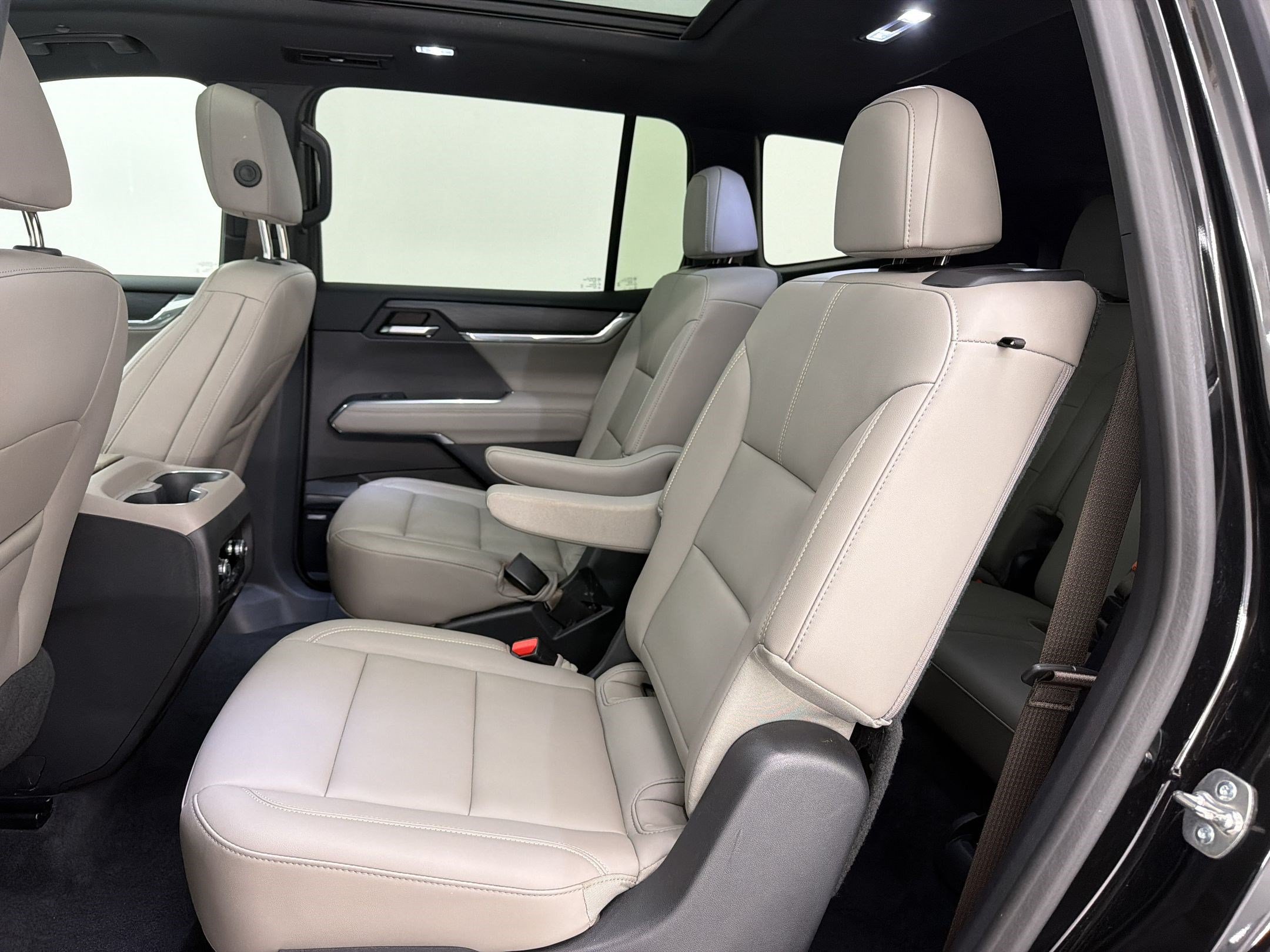 Used 2024 GMC Acadia Elevation w/ Luxury Package FWD image 21