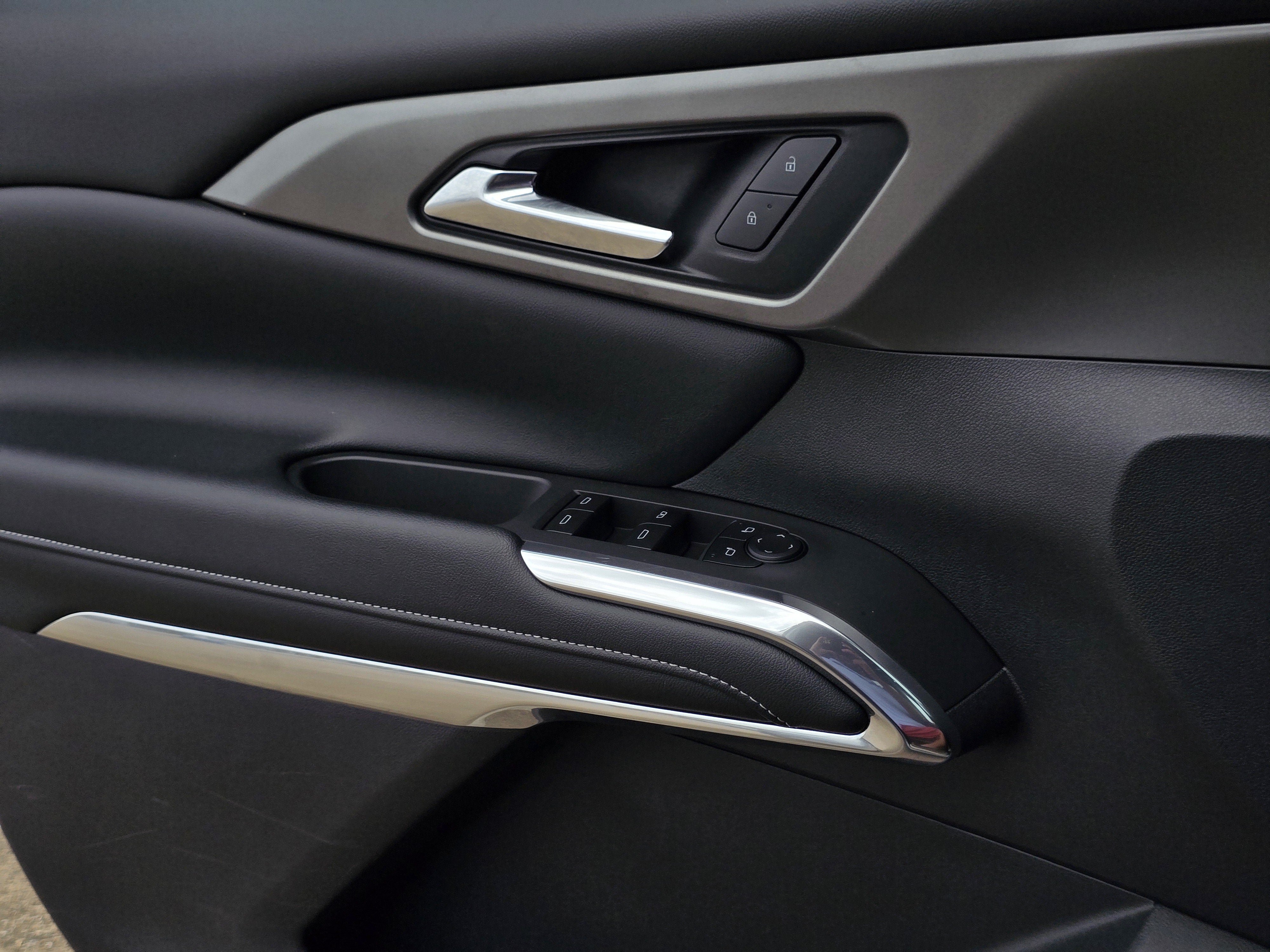 Used 2025 Chevrolet Traverse LT FWD image 22