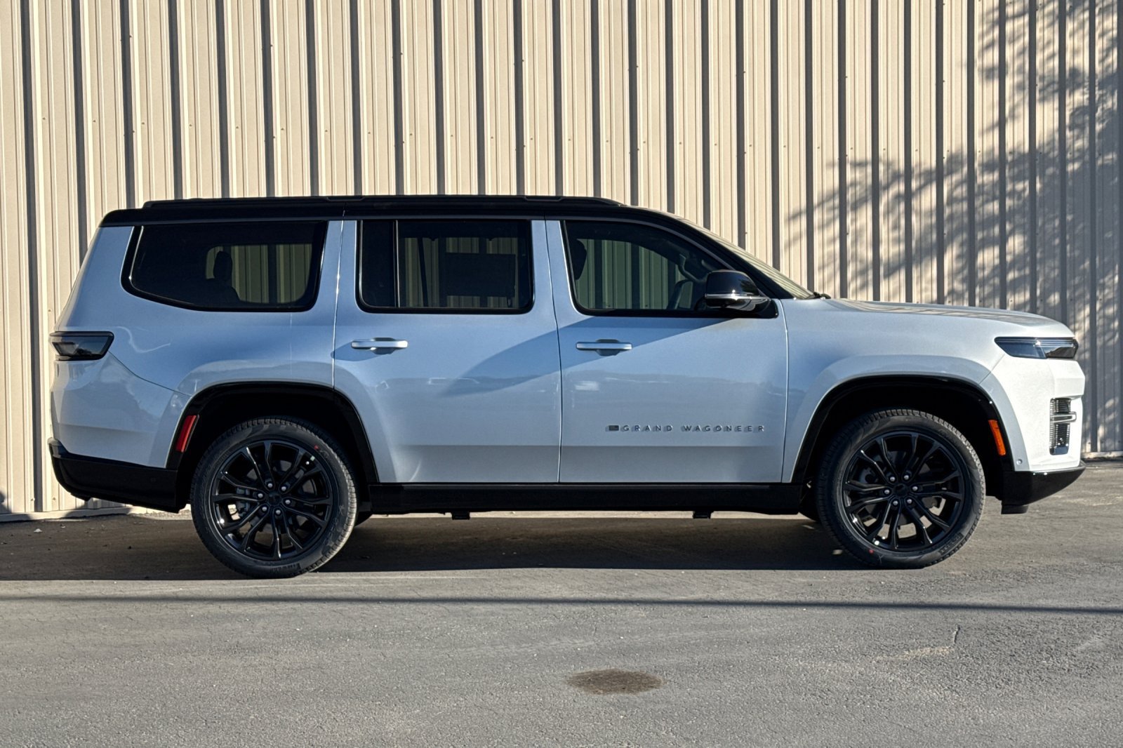 New 2026 Jeep Grand Wagoneer Summit AWD/4WD image 2