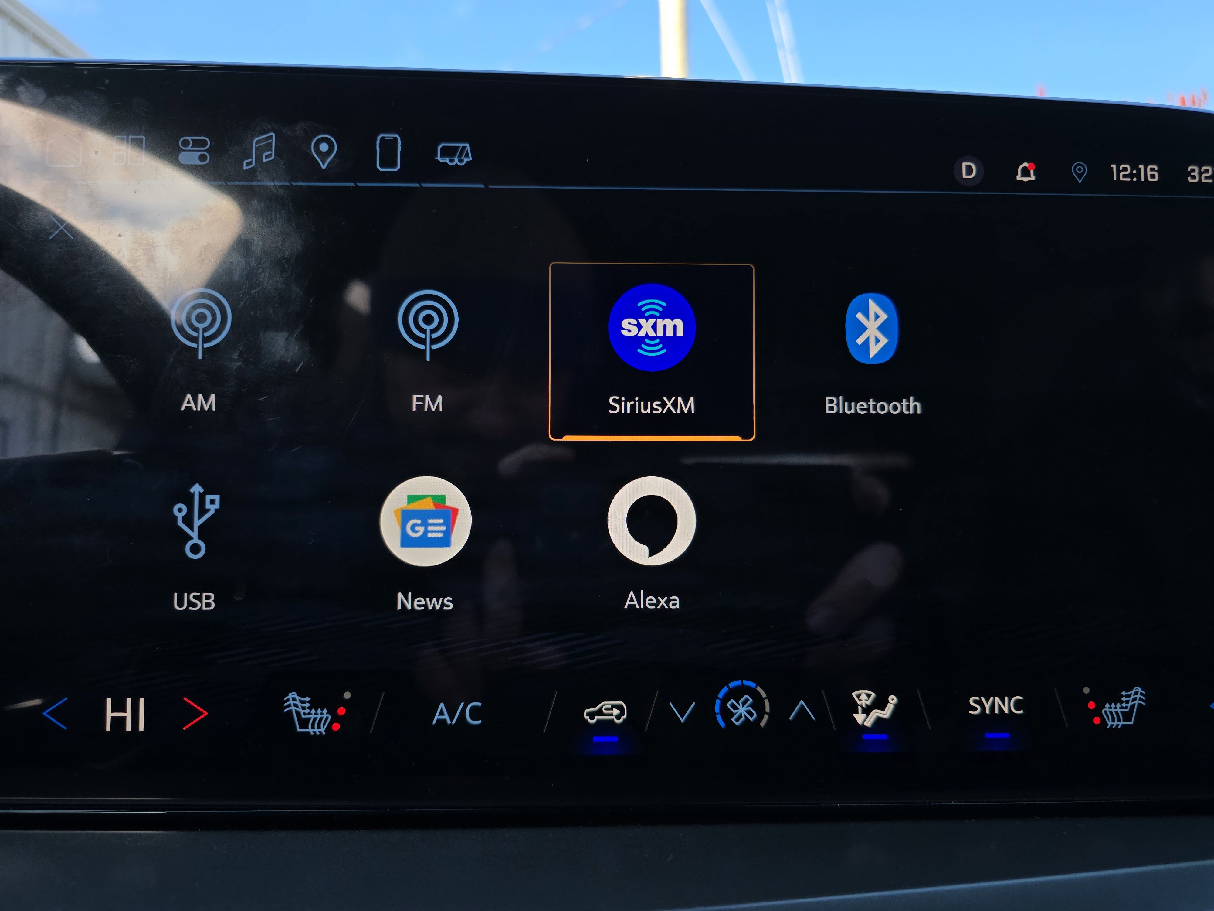 Used 2025 Chevrolet Traverse LT w/ Sun and Wheel Package image 56