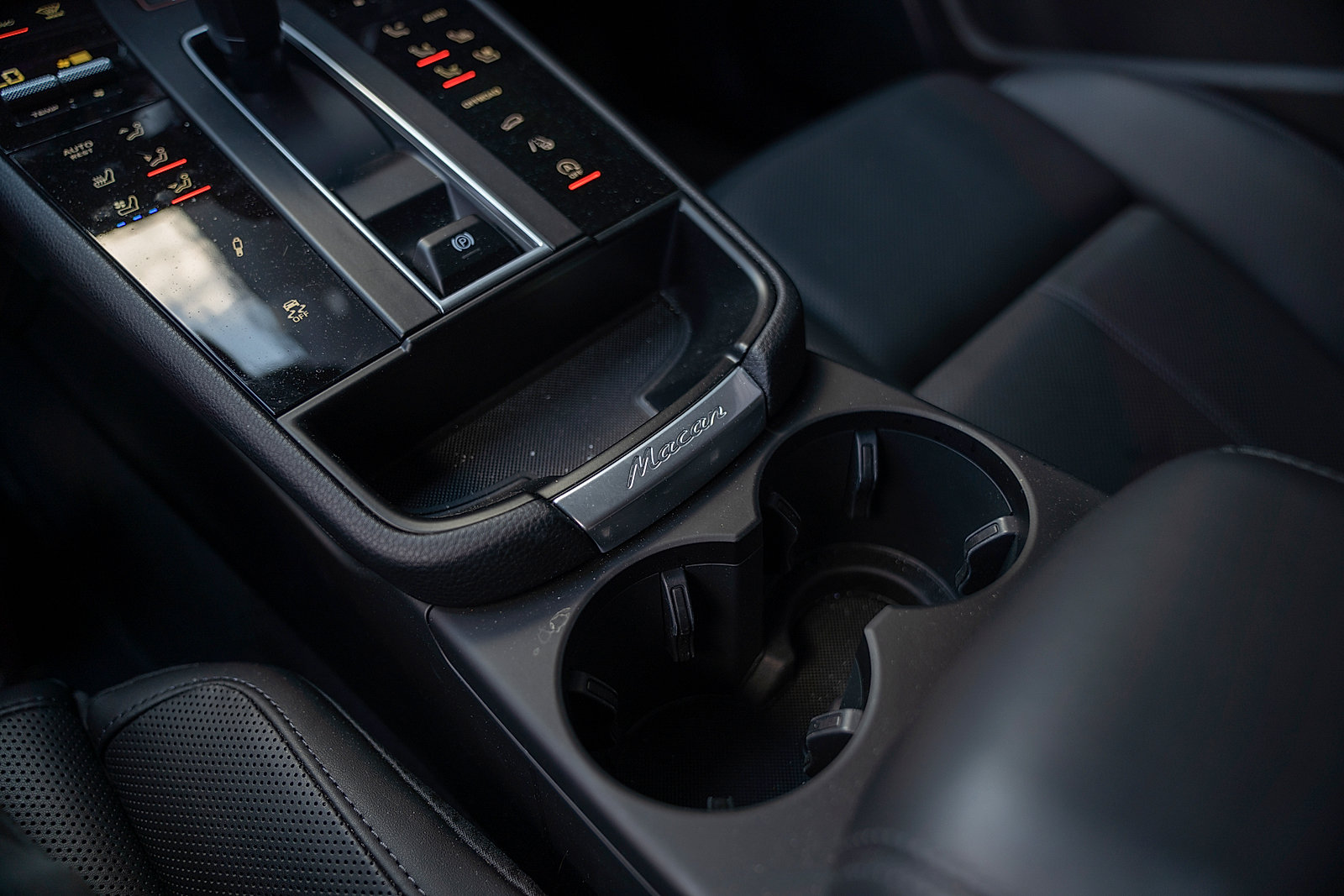 Certified 2026 Porsche Macan Turbo AWD/4WD image 16