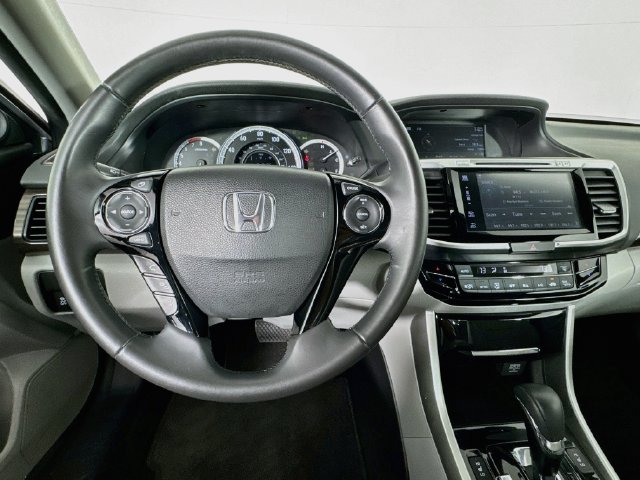 Used 2017 Honda Accord EX-L image 10