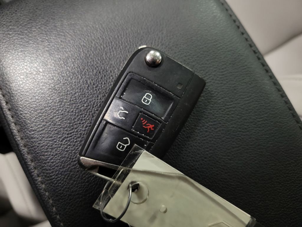 Used 2018 Volkswagen Tiguan SE image 16