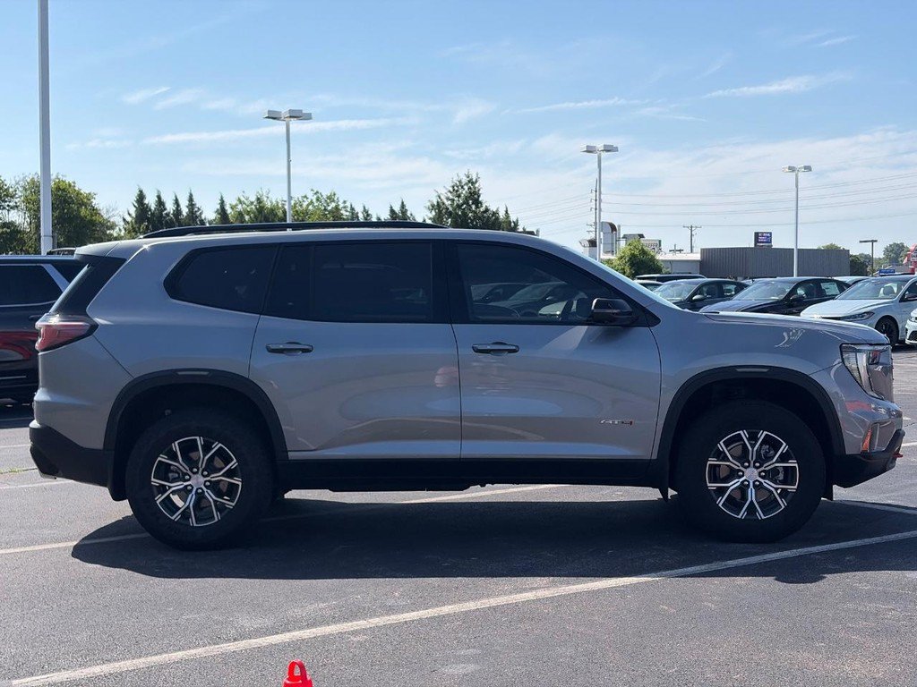 Used 2026 GMC Acadia AT4 w/ Luxury Package AWD/4WD image 4