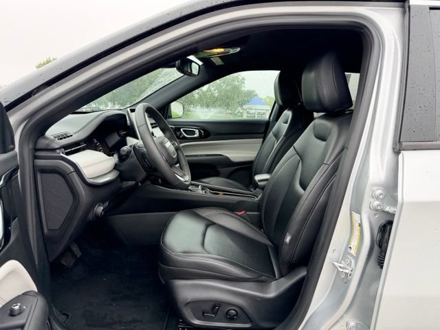 Used 2025 Jeep Compass Limited AWD/4WD image 10