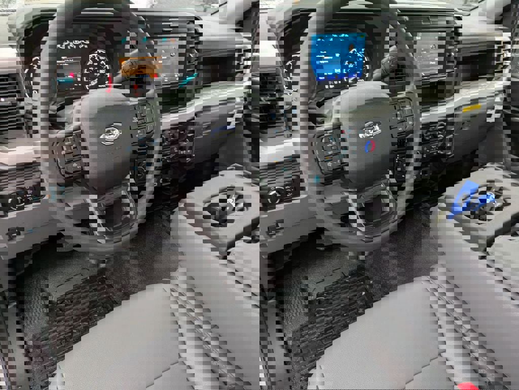 New 2025 Ford F550 4x4 Regular Cab Super Duty image 9