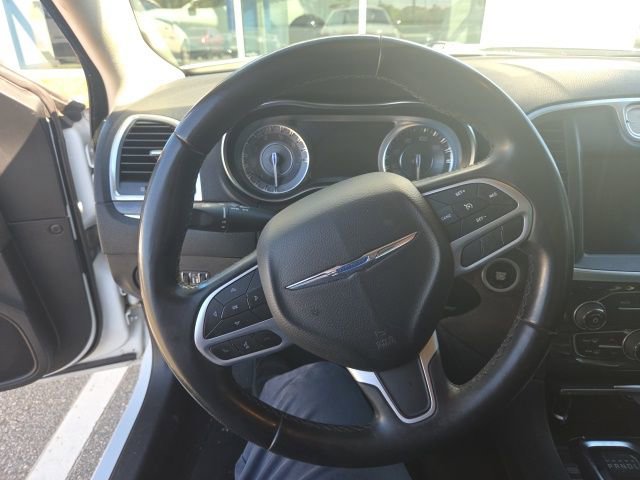 Used 2018 Chrysler 300 Touring w/ Chrome Appearance Package image 10
