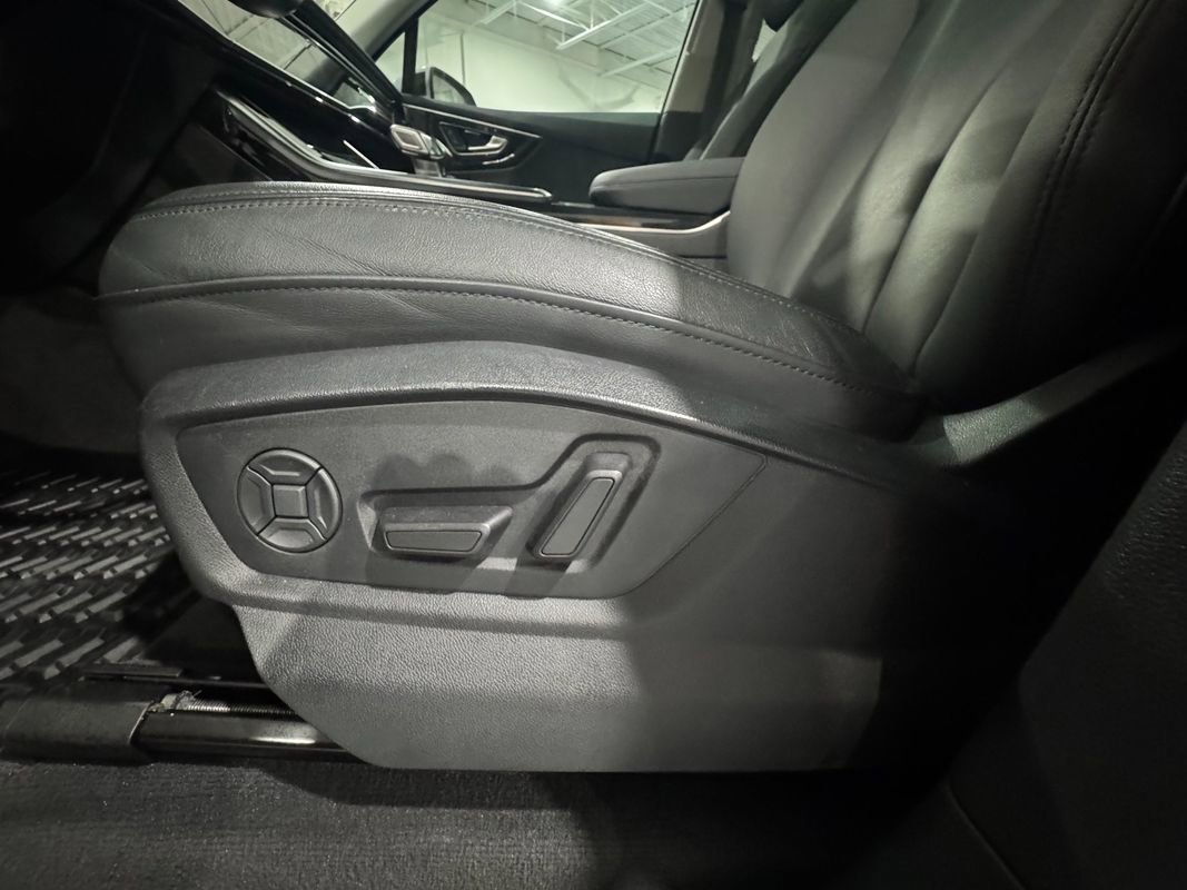 Used 2023 Audi Q7 2.0T Premium w/ Convenience Package image 11