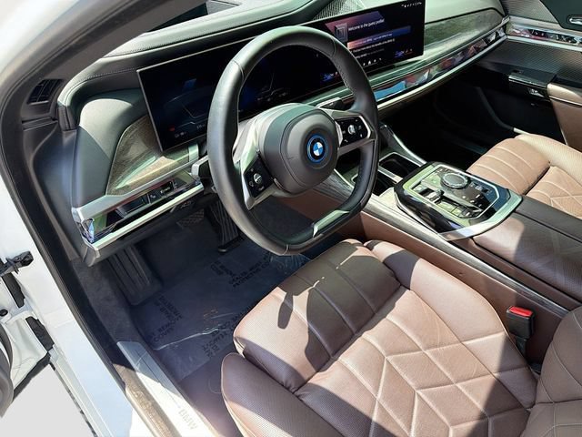 Used 2025 BMW i7 eDrive50 w/ Premium Package RWD image 25