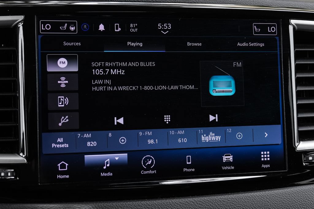 Used 2024 Chrysler Pacifica Touring-L FWD image 6