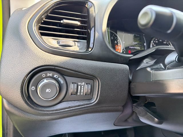 Used 2017 Jeep Renegade Altitude AWD/4WD image 18