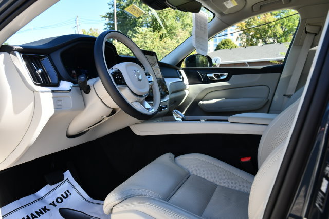 Certified 2026 Volvo XC60 B5 Ultra AWD/4WD image 17