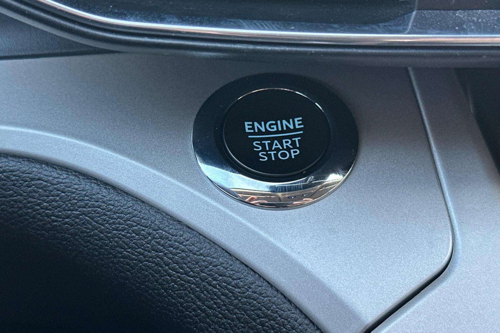 Used 2024 Ford Explorer XLT w/ Equipment Group 202A image 23