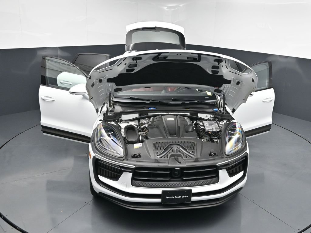 Certified 2023 Porsche Macan S AWD/4WD image 28