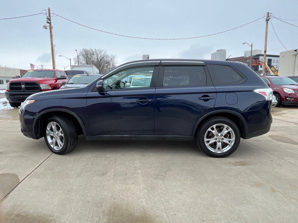 Used 2015 Mitsubishi Outlander SE image 8