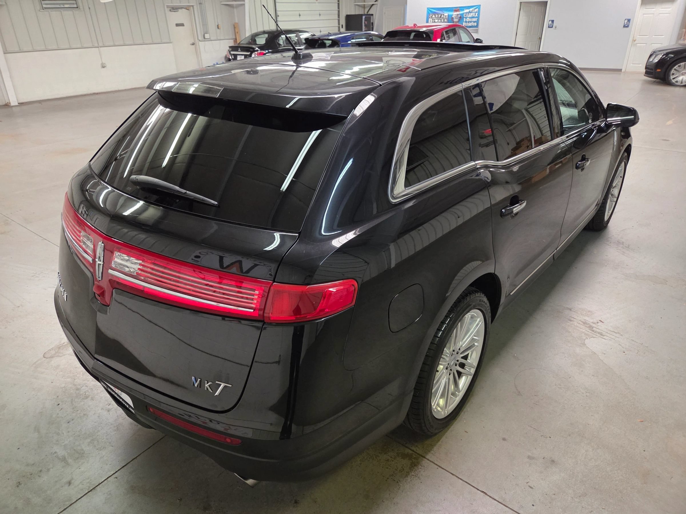 Used 2019 Lincoln MKT AWD image 7