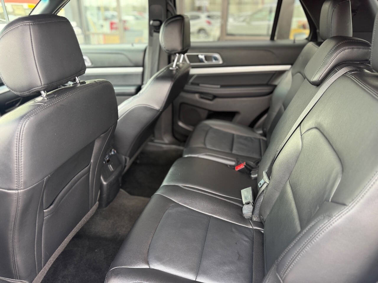 Used 2017 Ford Explorer XLT w/ Equipment Group 202A image 10