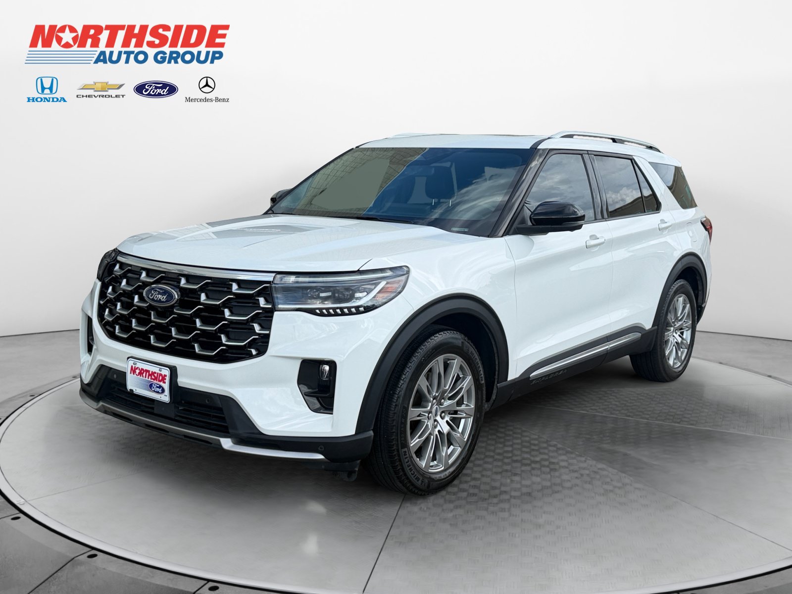 Used 2025 Ford Explorer Platinum RWD image 3
