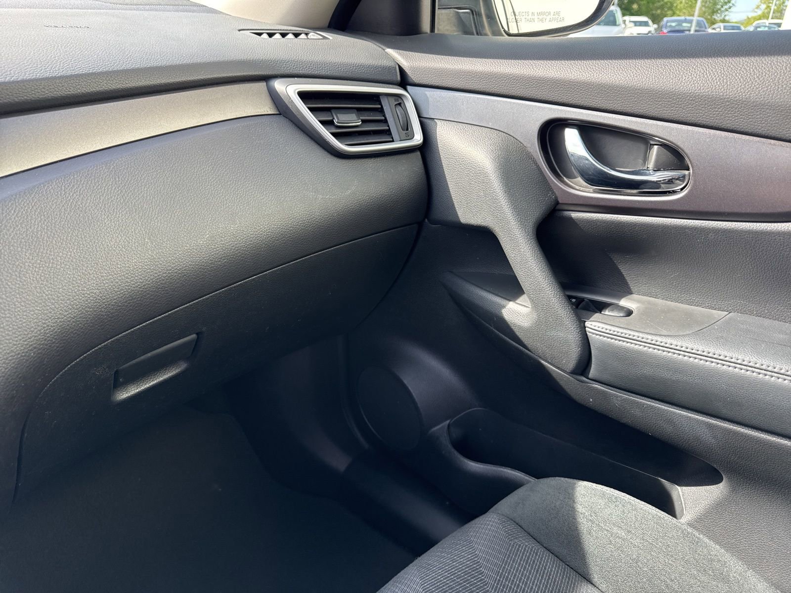 Used 2016 Nissan Rogue SV w/ SV Premium Package AWD/4WD image 26